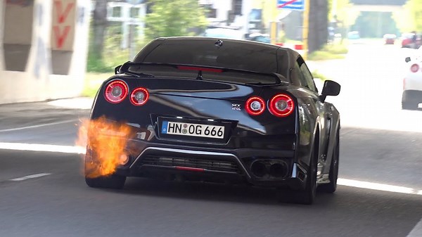100+ Nissan GT-R R35 Accelerations – Turbo Power on Real Roads!