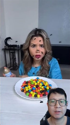 Mak banyak lalat ⁉️semprot dulu deh ☺️