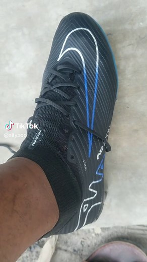 Allyzoo (@allyzoo)’s videos with original sound - My Lyrics