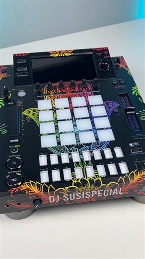🪬 DJS-1000 in Henna Rainbow with logo edit – one of a kind and shining bright! Big thanks to @susispecial for the support and for lending us the gear. You rock! ❤️ With DJ Skins, you get: ✅ Protection from dust, scratches, wear and tear ✅ 140 designs to choose from – add your name, logo, or create a fully custom artwork ✅ 240 Products ✅ Easy application & residue-free removal ⛰ Rock Solid Satisfaction Guarantee: If something goes wrong during application, just send us a picture, and you’ll get 