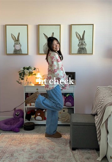 i loved this jacket when i bought it in the fall, but now i’m not so sure… maybe tighter fitting jeans would make it better? it is so oversized i feel frumpy 😅 #fitcheck