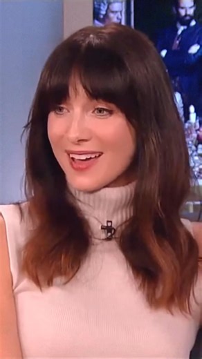 Caitríona Balfe singing a Gaelic mermaid song🤍✨Fun fact: Claire doesn’t understand Gaelic but Caitríona is the only member of the Outlander cast able to speak Gaelic.🫶🏻 #caitrionabalfe #clairefraser #Outlander | Outlander Fandom Forever