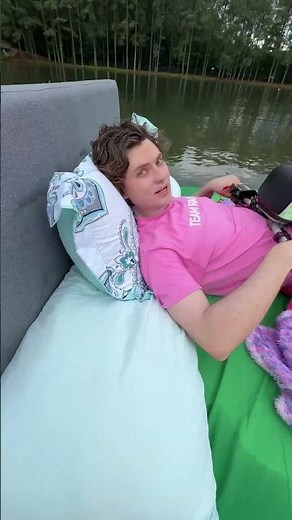 I TURNED MY BED INTO A BOAT!! 🛥️