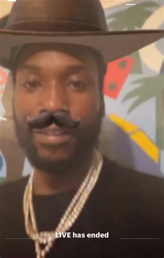 Some people came on the live having the most normal convo ever like this isn’t MEEK MILL #fyp #meekmill