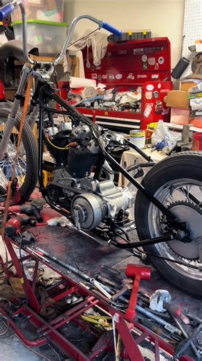 22K views · 402 reactions | Drivetrain is back in the frame. #motorcycle #bikelife #bike #harleydavidson #fy #fyp #harleychoppers #foryou #shovelhead #biketok #chopper #motorcyclesoftiktok #ironhead #choppershit #fypage | Nannie D. Ortiz | Facebook