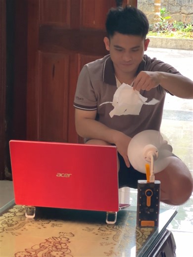 Quạt Mini Sạc USB: Mát Mẻ Mà Tiện Lợi