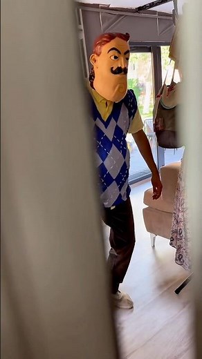 Kids running away from Hello Neighbor 😱♥️👻#shorst