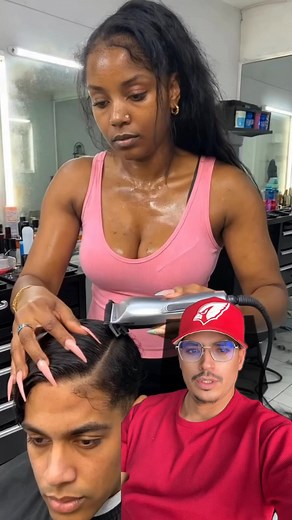 1M views · 4.1K reactions | Las uñas más largas del mundo las tiene una lady Barber | Gutibarber89 | Facebook