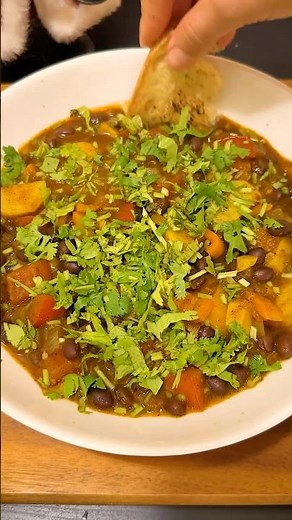 Easy Veg Chili Recipe | One-Pan Kidney Bean & Sweet Potato Chili #shorts
