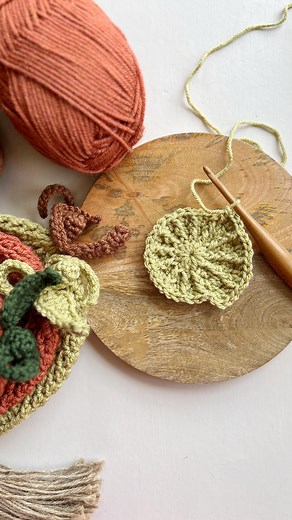 My crochet pumpkin hat pattern has been my most popular pattern to date and continues to amaze me every year! Each year I start to see it get more popular around August but it’s already started this year! So I’ve finally managed to launch the video tutorial and updated pattern with more sizes, updated yarns and more details to adjust the pattern to fit everybody 👏 😁 So, don’t shout at me, but…are you ready to start your pumpkins?! 🎃 #crochethat #halloween #halloweencrochet #babyhat #pumpkin #