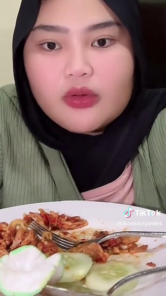 Ikan Laut Pedas Rosa Meldianti: Pengiriman Seluruh Indonesia