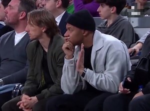 Mbappé hier au match de basket | Kyllian mbappé fans