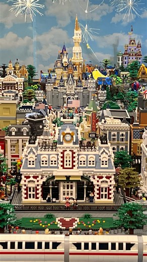 Kragle Kreations on Instagram: "GIFT-WRAPPED 🎁 #disney #lego #magickingdom #art #legolife #disneyparks #legocollection #waltdisneyworld @disneyparks"