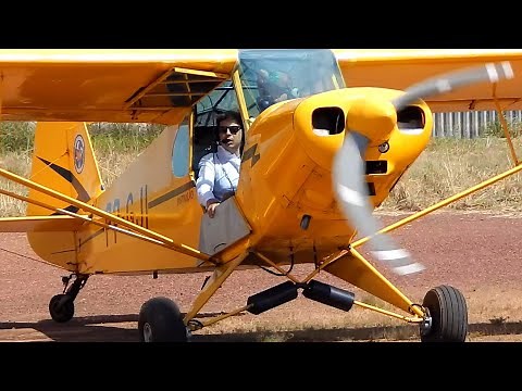 Airplane Piper PA 18 Super Cub Take Off, Taxi Video