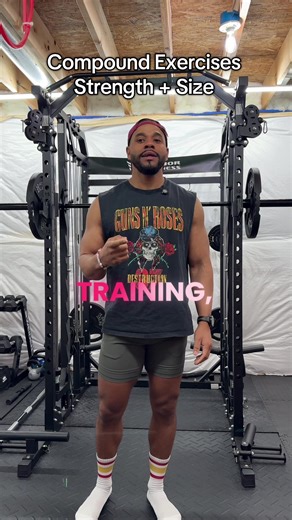 If you’re looking to grow it’s pretty simple you have to move some heavy weight! Here are my 4 go-to compound movements proven to build strength and size: 1️⃣ Barbell Squats- Total body power and leg growth 2️⃣ Barbell Incline press- Targets the upper chest and gives you a more well rounded look 3️⃣ Barbell Bent Over Rows- Add dense size and power to your back 4️⃣ Barbell Overhead Press- Build big round shoulders These 4 exercises allow for maximum progressive overload! Perform these movements 1