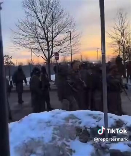 “He pulled out his f*cking gun.” At a MINNEAPOLIS protest of ICE shooting unarmed Renee Good in the head and killing her, another Trump goon pulls out a gun and points it at the head of an unarmed female protestor | The Tennessee Holler