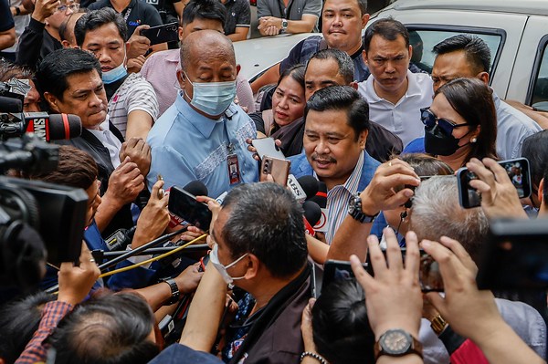 Jinggoy Estrada acquitted of plunder, convicted of bribery in pork barrel scam