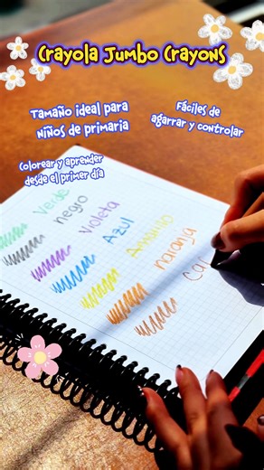 El tamaño sí importa cuando se trata de aprender 🖍️🎒 Los Crayola Jumbo Crayons son ideales para niños de primaria gracias a su tamaño, que facilita el agarre y el control al colorear y escribir. Perfectos para acompañarlos en su regreso a clases 💛 | Crayola