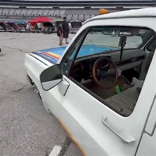 25K views · 735 reactions | Welcome to #sixwheelsunday My new Sunday feature on @n2classictrux is sharing custom duallys. Lowered or lifted, I love them all. Today's feature on @n2classictrux is @rellimnebb out at the C10 Nationals in Fort Worth, TX. #squarebody #squarebodydually #dually #c10nationals #baggedtrucks#classictrucks #n2classictrux #n2trux | SquareBody.net | Facebook