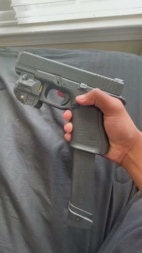 Glock 19 Gen 5/ Extended 31rd Mag/ laser light combo