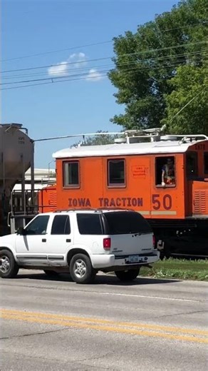 Iowa Traction Railway! Shoving Grain Cars Across Railway Crossing In Mason City Iowa! JawTooth