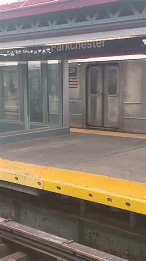 R62a 6 train leaving at Parkchester to Pelham bay park.