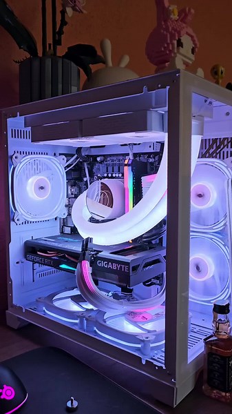 PC-uri adevarate, doar la Menix forjate. Hai ca sunt bun si pe rime. Scuzati cablul de la video, inca nu terminasem wire managementul. #fy #fyp #fypシ