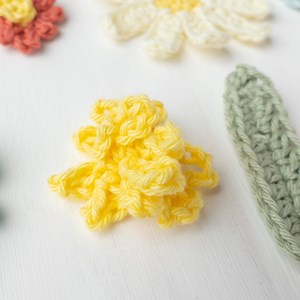 How to Crochet a Dandelion or Marigold Flower in 10 Minutes