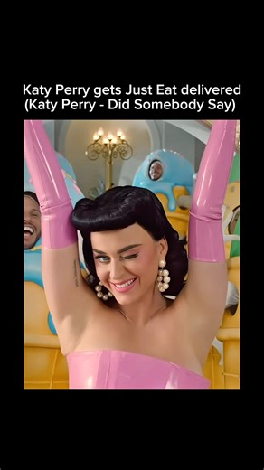Katy Perry gets Just Eat delivered 🫶