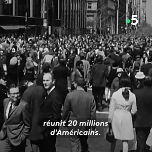 74K views · 79 reactions | Alors que la #COP26 débute ce week-end, la majorité de la planète s'est ralliée aux scientifiques mais les États-Unis persistent depuis 40 ans à ralentir les négociations pour éviter le pire. Pourquoi un tel acharnement à nier la réalité ? "Climat, une guerre américaine" disponible sur france.tv ►bit.ly/Climat-guerre-US | France tv nature | Facebook