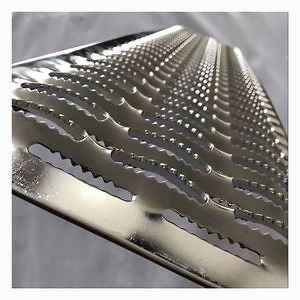 [Hot Item] Non Slip Grip Strut Perforated Metal Floor Safety Grating Traction Tread Security
