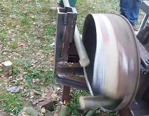 This wood cutting machine is so satisfying to watch.