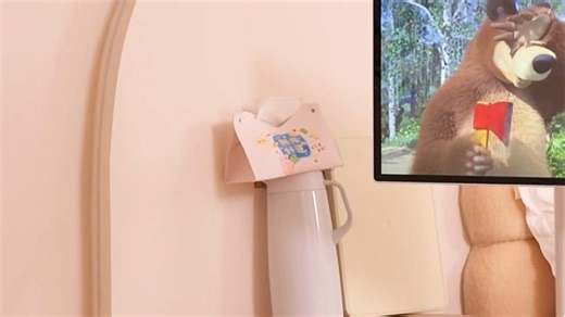 年轻人都爱选电视的野路子，不得不说还真香！大屏追剧、智能语音、4K高清画质，客厅秒变影院，性价比爆棚，用过才知道多省心。