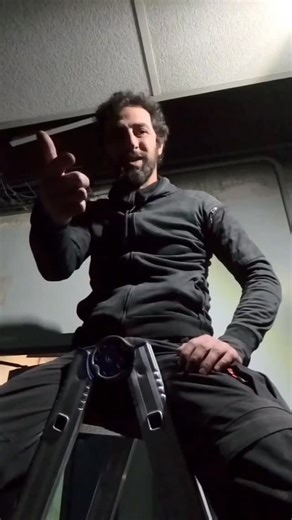 Remoob on Instagram: "⏱️ 20 secondi per te… alza il volume. stringi i denti. si entra in cantiere. 🎤🔥 NUOVO SINGOLO REMOOB feat. BIGGIE AL CANTIERE Nuove barre che tagliano l’aria, nuova energia che spinge forte, stessa fame che non dorme mai. Beat grezzo. Voce cruda. Zero filtri. Questo non è un ritorno. È un passo avanti. È REMOOB come non l’hai mai sentito. REMOOB OFFICIAL #Remoob #NuovoSingolo #RapItaliano #MusicaItaliana #NewMusic HipHop AlCantiere"