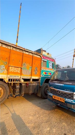 Busy Railway Gate Crossing #Shorts #viralshorts #easternlifelines