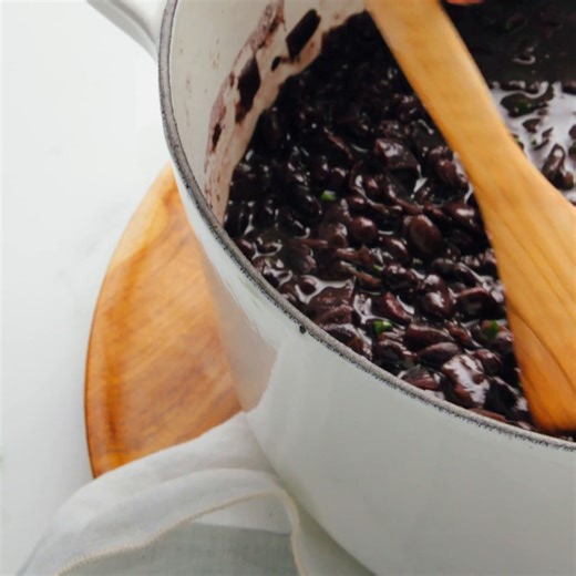 If you’ve ever wanted to learn how to cook black beans from scratch, this guide is for you. 💁🏻‍♀️✨Home-cooked black beans offer far more flavor than canned beans, especially when you include the right seasonings. Make a pot and enjoy black beans all week!🎉 How to Cook Black Beans on the blog! https://cookieandkate.com/best-black-beans-recipe/ | Cookie and Kate