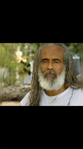 Nessa terça-feira a primeira e maior estrela do futebol Jamaicano, Alan "Skill" Cole se foi. Alan foi um craque jamaicano que jogou no Brasil, no Náutico em 1971. Skill Cole foi um grande amigo do @bobmarley, Bob e ele tinham uma rotina; em meados dos anos 70, na Jamaica, eles acordavam bem cedo, corriam e praticavam exercícios na praia, jogavam futebol sempre que podiam. Ele ajudou Bob em sua carreira também, e Bob tinha uma grande admiração por ele. Assistam essa matéria muito boa do Globo Esp