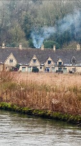 Slow Life in the English Countryside.You can watch long video here: 🎞️ https://m.youtube.com/watch?v=RdtXBdlJ_DQ 📌Save for your visit in England 🏴󠁧󠁢󠁥󠁮󠁧󠁿. #dreamhome #wintervibes #visitengland #englishstyle #cottagestyle #holiday #natgeotravel #lovegreatbritain #travelblogger #village #traveller #stayandwander #cottagegarden #england #home #thecotswolds #cottagecore #exploremore #travelgram #travelblogger #cozyhome #photosofbritain #rain #cozy #happiness #cozydays #travelstoke #dreaming 