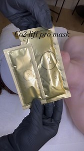 Introducing the CO2 lift pro mask⭐️ The only clinically proven Carboxytherapy treatment in gel form on the market✨ This is a deeply restorative & healing mask that increases your skins hydration by 117%!!! What is Carboxytherapy? Think topical “hyperbaric oxygen chamber” Carboxytherapy is the therapeutic use of CO2 gas to regenerate the tissue in the skin. When the gel is mixed CO2 gas is formed and the gel holds the gas into the skin. The body responds by rushing oxygen rich blood to the area. 