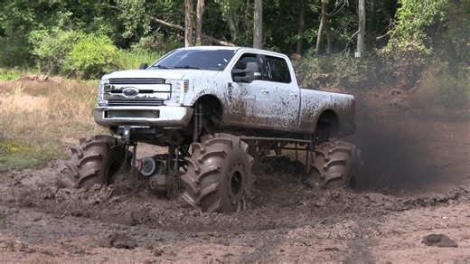 Scott Rothfuss Barnyard Boggers with the new body at Lake Alice Mud Bogs | New York Mud Boggers