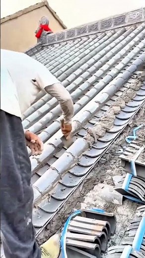 The process of installing and arranging roof tiles with cement mortar #shorts
