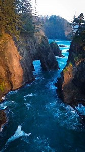 Flying through the Natural Bridges on the Oregon Coast 🌊 . . #oregon #oregoncoast #ocean #waves #drone #coast | Andrew Martin Photography