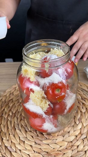 Quand j'ai des tomates à la maison, je fais toujours cette confiture de tomates. | Super Recettes