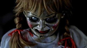 जानिए शापित गुड़िया एनाबेल की सच्ची कहानी | know real story of annabelle doll | Herzindagi