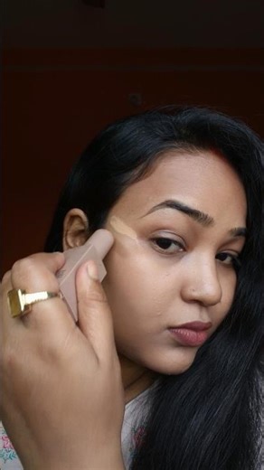 Slim face makeup hack 😲#makeup #makeuptutorial #shorts #shortvideo #youtubeshorts #ytshorts