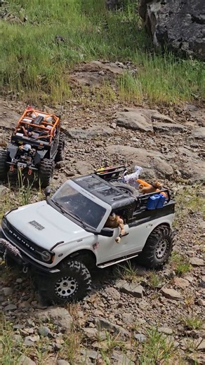 trx4 2021 RC Bronco Axial Jeep Wrangler 10th #scale #off-road Mountain Trail #RTR
