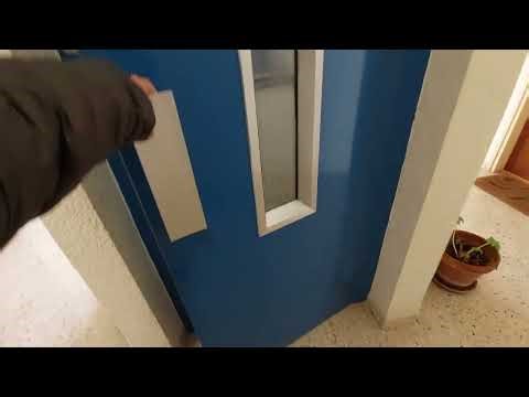 Modern 2024 Orona lift in a 6 story in Reus