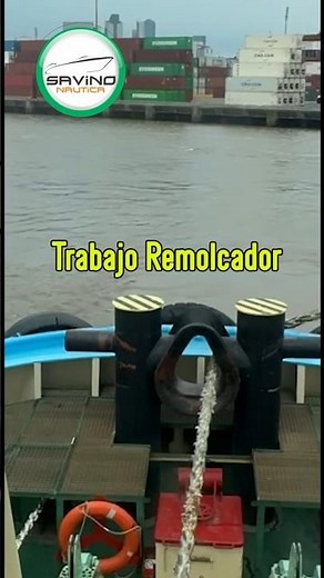 Remolcador Trabajando en el Puerto