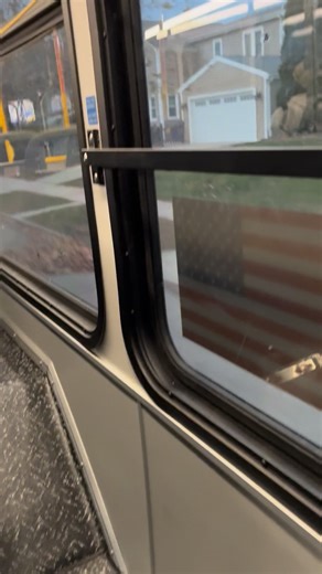 $20 A Week on bus fare, do the math on my Savings 藍藍 | Devon Roberson | Facebook