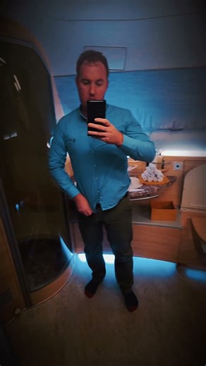 Imaging taking a shower in Emirates First Class at 30000ft ✈️ 🚿 Amazing Experience #dubai #emirates